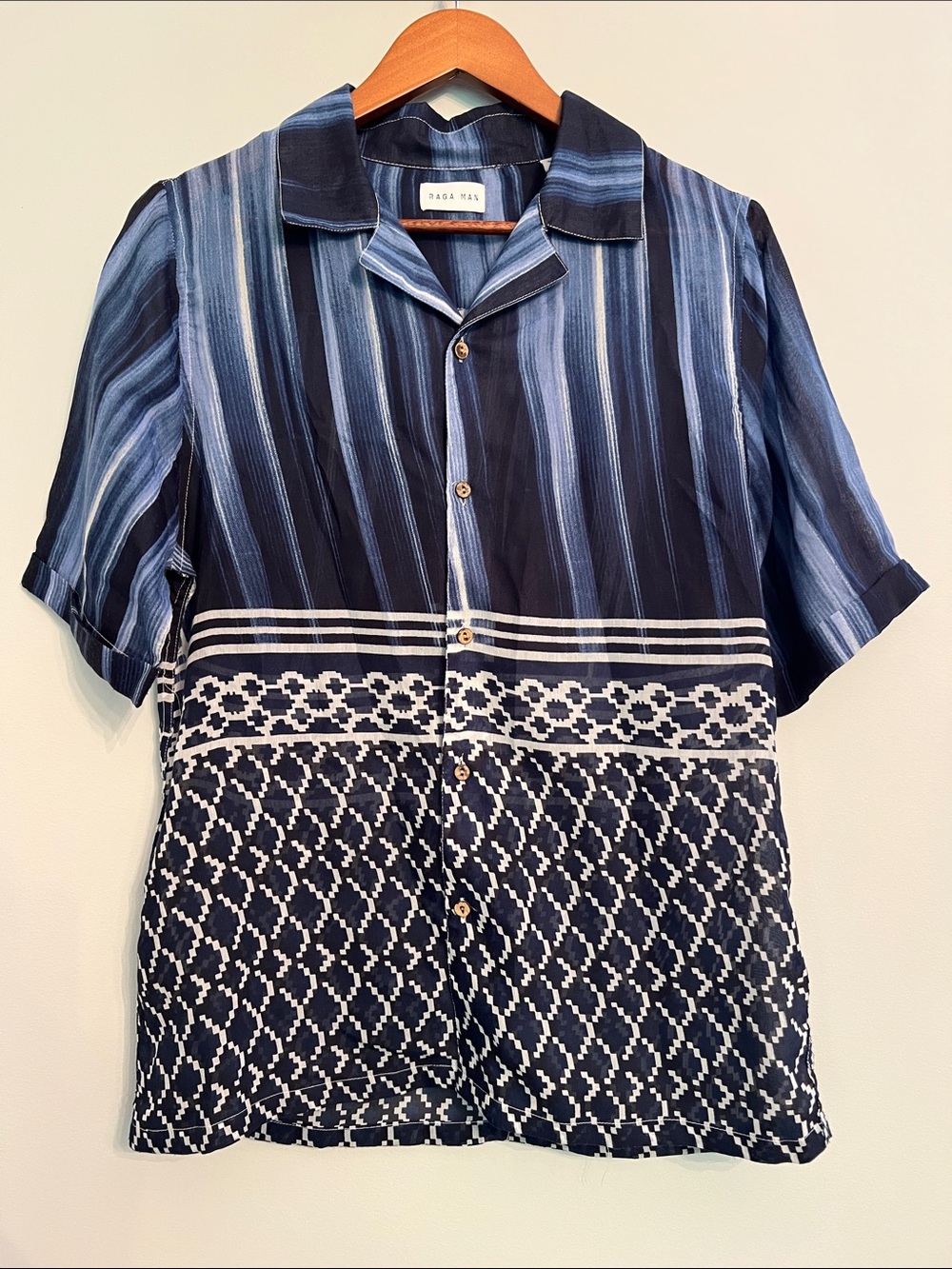 Men’s Short-Sleeve Button-Down Shirt in Navy and White